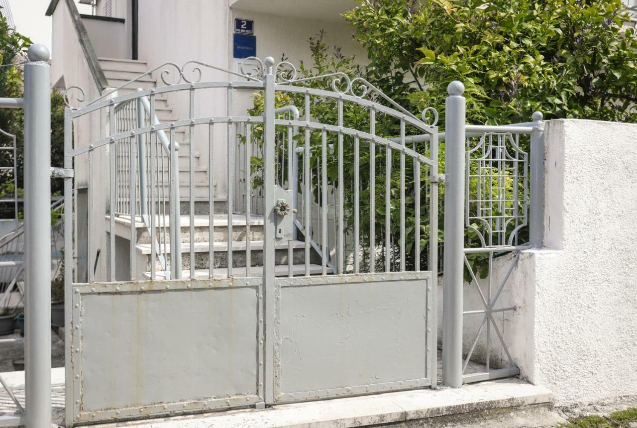 Studio Apartment Ana Supetar Exterior photo
