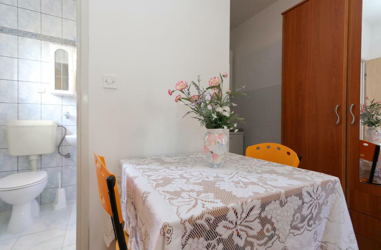 Studio Apartment Ana Supetar Exterior photo
