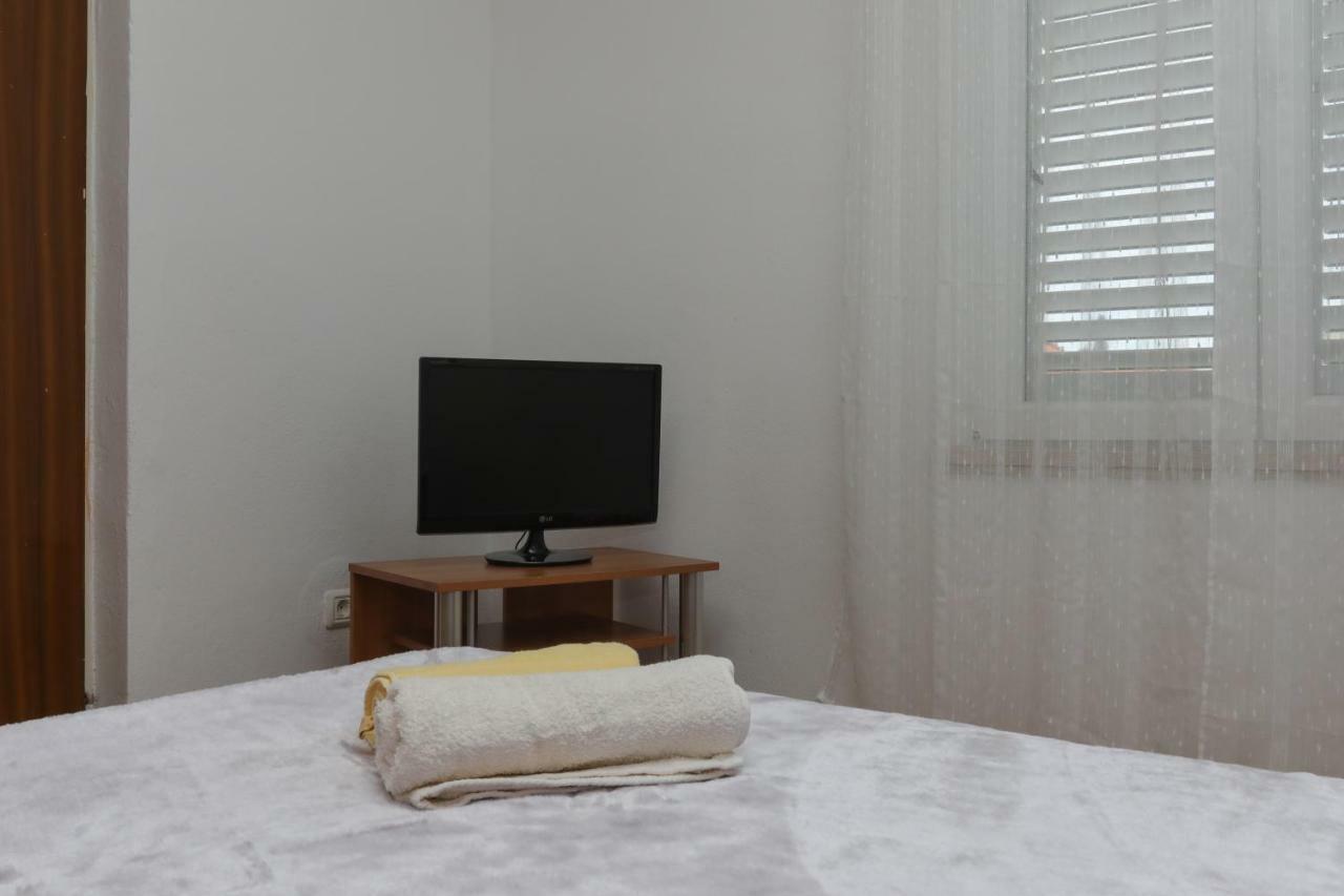 Studio Apartment Ana Supetar Exterior photo
